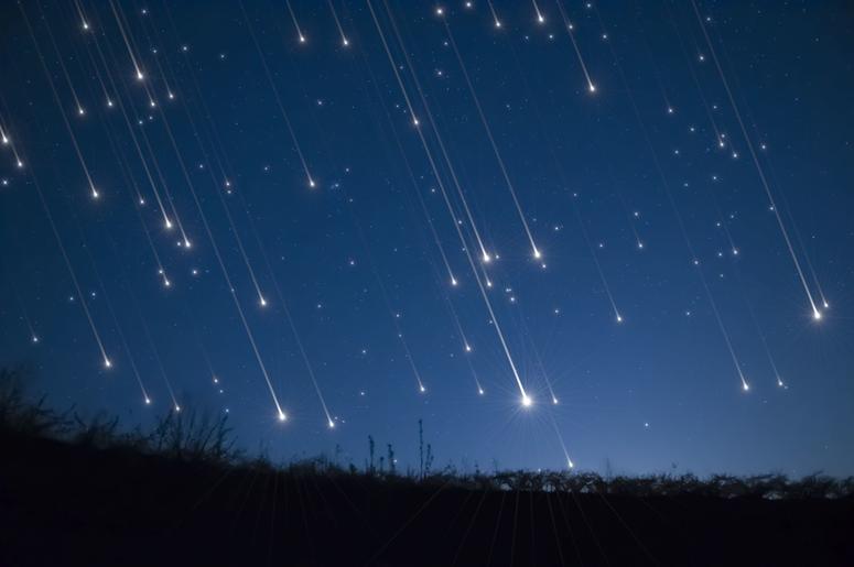 13 meteor showers in the night sky of November with major Leonids