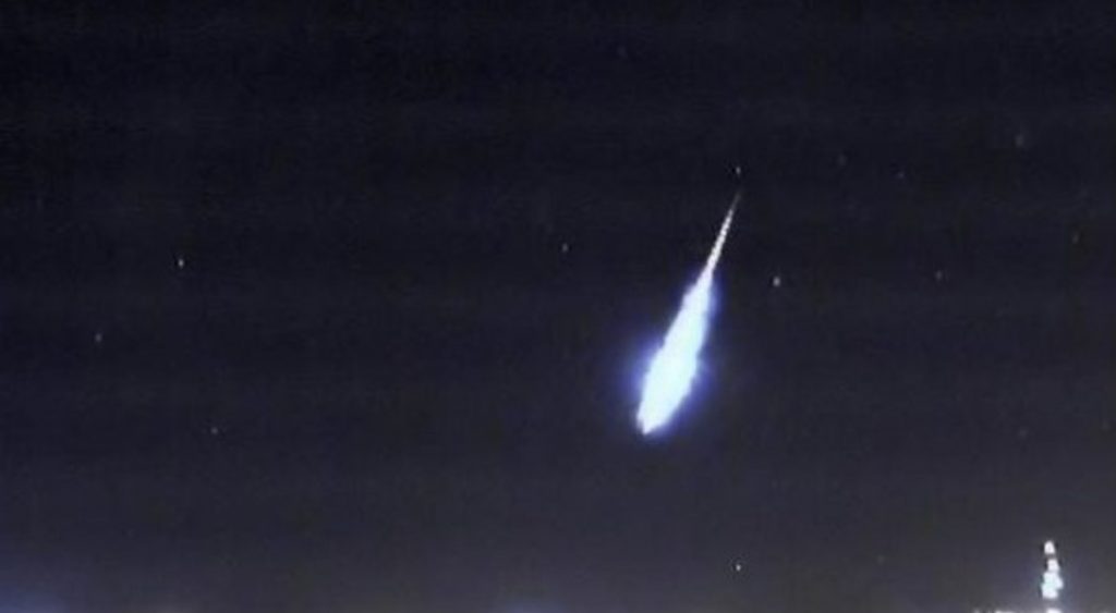 3 meteor fireballs explode over Spain on Nov. 21st.