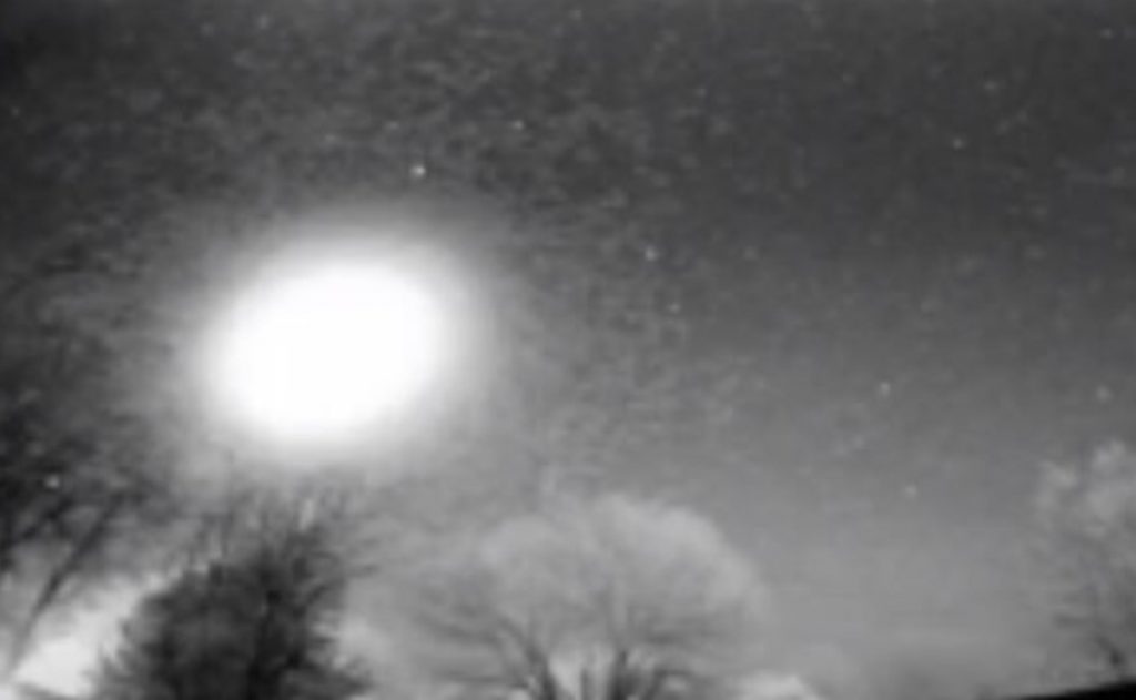 Taurid and Leonid meteor fireballs light up the sky around the world, Taurid and Leonid meteor fireballs light up the sky around the world video